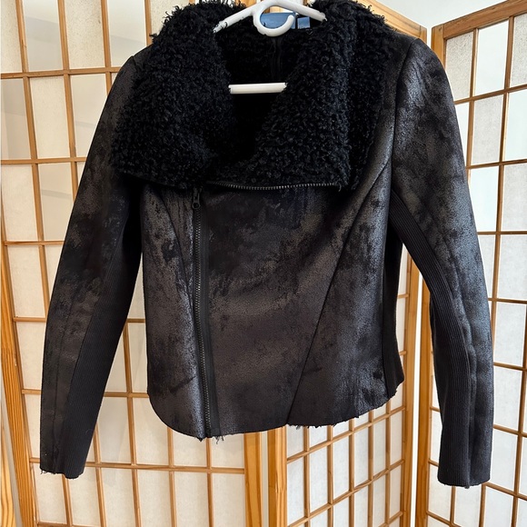 Vera Wang black bomber jacket, xs distressed, look with faux fur lining - Picture 2 of 8